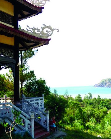 Tour Động Phong Nha - Vũng Chùa - Biển Đá Nhảy